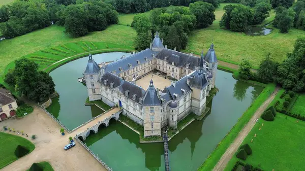 İnsansız hava aracı fotoğrafı Bourgogne Şatosu Fransa Avrupa