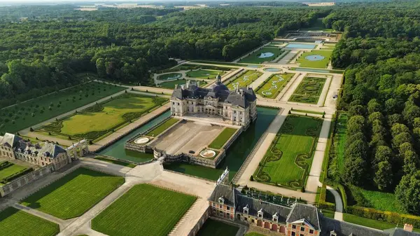 İnsansız hava aracı fotoğrafı vaux-le-Vikont kale Fransa Avrupa