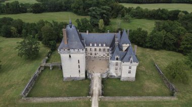 İnsansız hava aracı fotoğrafı Savary Kalesi Fransa Avrupa