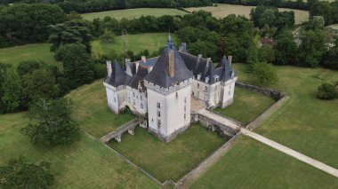 İnsansız hava aracı fotoğrafı Savary Kalesi Fransa Avrupa