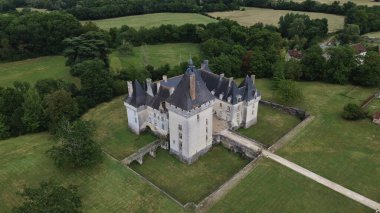 İnsansız hava aracı fotoğrafı Savary Kalesi Fransa Avrupa