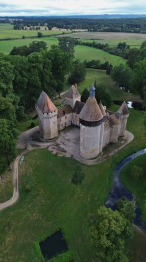 İnsansız hava aracı fotoğrafı Motte-Feuilly Şatosu Fransa Avrupa 