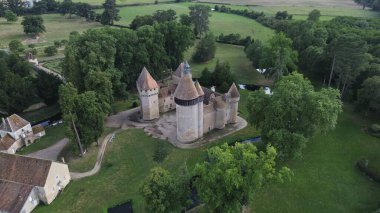 İnsansız hava aracı fotoğrafı Motte-Feuilly Şatosu Fransa Avrupa 