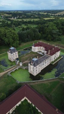 İHA fotoğrafı Lignieres Kalesi Fransa Avrupa