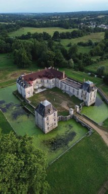İHA fotoğrafı Lignieres Kalesi Fransa Avrupa