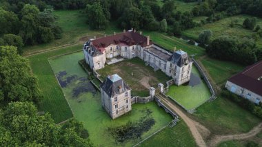 İHA fotoğrafı Lignieres Kalesi Fransa Avrupa
