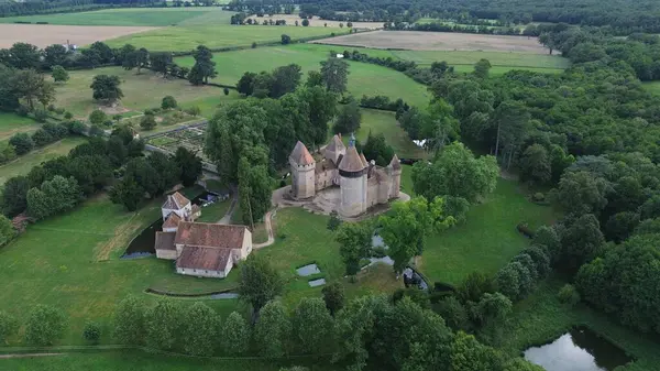 İnsansız hava aracı fotoğrafı Motte-Feuilly Şatosu Fransa Avrupa 