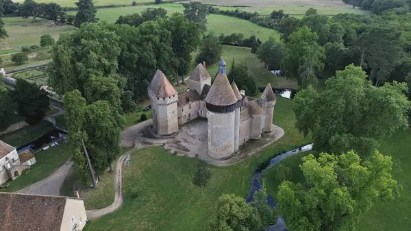 İnsansız hava aracı fotoğrafı Motte-Feuilly Şatosu Fransa Avrupa 