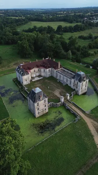 İHA fotoğrafı Lignieres Kalesi Fransa Avrupa