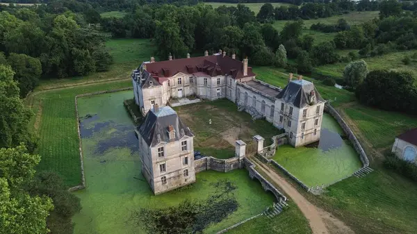 İHA fotoğrafı Lignieres Kalesi Fransa Avrupa