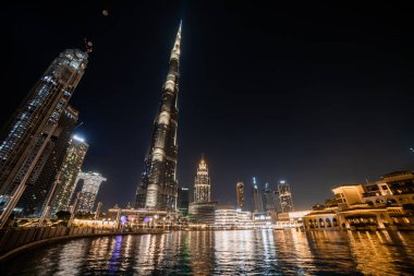 Dubai, BAE - 09 Kasım 2021: Burj Khalifa, Dubai, BAE 'de 829.8 metre yüksekliğinde dünyanın en uzun gökdelenidir.