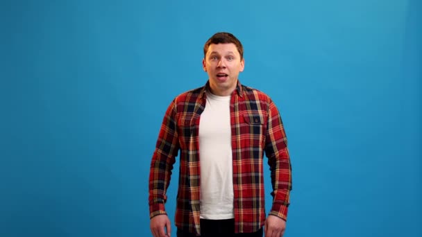 Amazed European Man Shocked Saying Wow Omg Way Grabs His — Stock video
