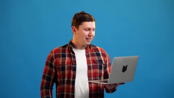 Man Freelancer Web Designer Manager Programer Talking Client Online Project — Vídeos de Stock