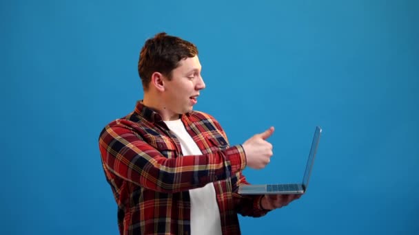 Man Freelancer Working Laptop Computer Making Video Call Greeting Hand — Αρχείο Βίντεο