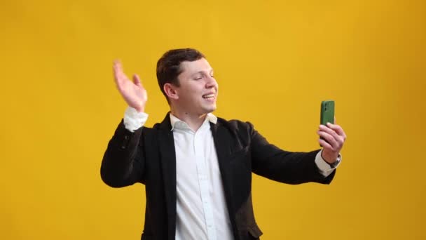 Happy Businessman Manager Waving Client Making Phone Video Call Yellow — Vídeos de Stock