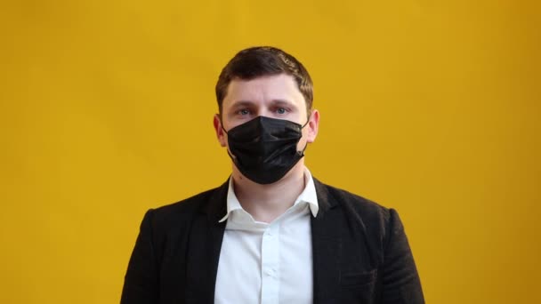 European Businessman Wearing Protective Medical Mask His Face Nods His — Stok video