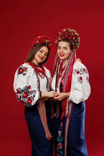 Ukrainian Women Traditional Ethnic Clothing Floral Red Wreath Viva Magenta —  Fotos de Stock