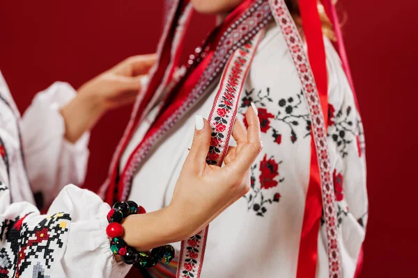 Ukrainian Women Traditional Ethnic Clothing Floral Red Wreath Viva Magenta — Stock Photo, Image