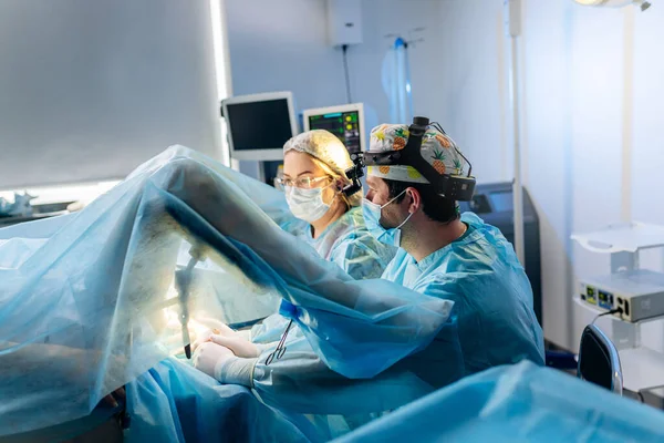 Professioneel Team Van Chirurgen Proctoloog Uitvoeren Van Operatie Met Behulp — Stockfoto