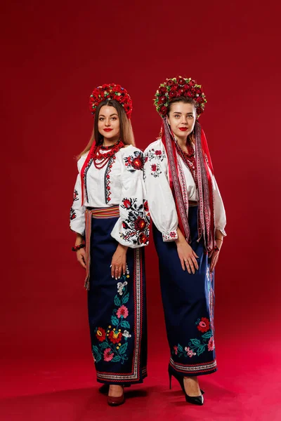Ukrainian Women Traditional Ethnic Clothing Floral Red Wreath Viva Magenta — Stock Fotó
