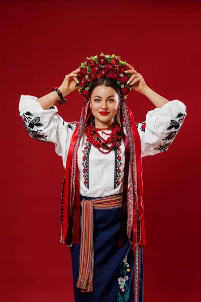Portrait Ukrainian Woman Traditional Ethnic Clothing Floral Red Wreath Viva —  Fotos de Stock