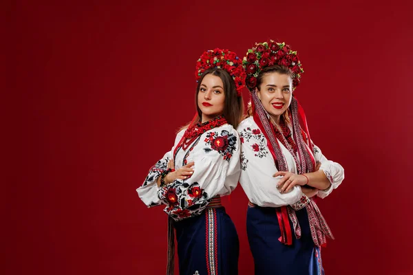 Ukrainian Women Traditional Ethnic Clothing Floral Red Wreath Viva Magenta — Stock fotografie