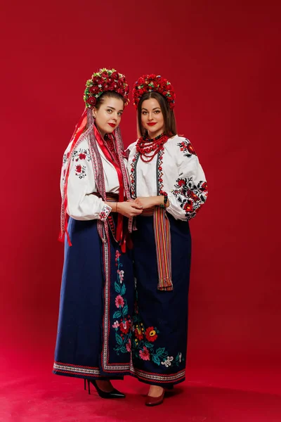 Ukrainian Women Traditional Ethnic Clothing Floral Red Wreath Viva Magenta — Stok fotoğraf