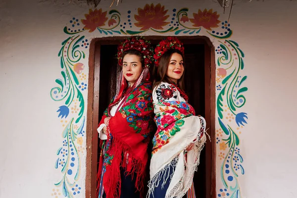Two Ukrainian Women Traditional Ethnic Clothing Floral Red Wreath Background — 图库照片