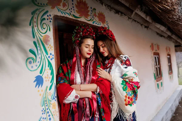 Two Ukrainian Women Traditional Ethnic Clothing Floral Red Wreath Background — 图库照片