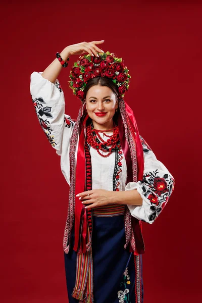 Portrait Ukrainian Woman Traditional Ethnic Clothing Floral Red Wreath Viva — Zdjęcie stockowe