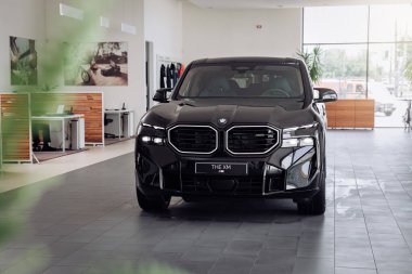 Vinnitsya, Ukrayna - 18 Mayıs 2023: BMW XM - Eklenti hibrid sistem sunumunda tam teşekküllü elektrikli edrive teknolojisi