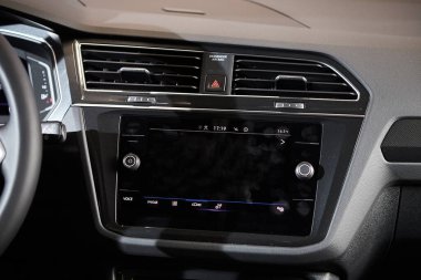 Vinnitsa, Ukrayna - 18 Şubat 2021. Volkswagen Tiguan 2021 - iç mekan