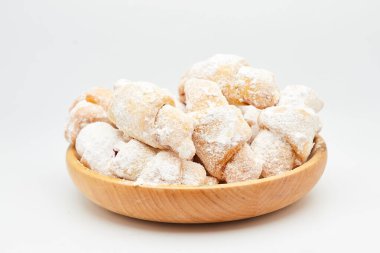 Reçelli pudra şekerli hamur işleri, tatlı aşıklar ve tatlı aşıklar için mükemmel. Yüksek kalite fotoğraf