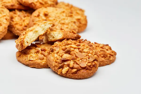 stock image Crunchy peanut cookies with a delicious nutty topping, perfect for a sweet and satisfying snack