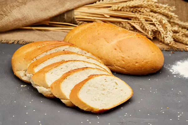 stock image Freshly baked white bread loaf, sliced and ready to serve, perfect for sandwiches and breakfast. High quality photo