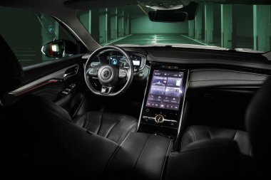 Vinnitsa, Ukrayna - 3 Şubat 2024: MG Marvel R lüks elektrikli SUV iç mimari gelişmiş dokunmatik ekran ve modern tasarım. Yüksek kalite fotoğraf