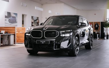 Vinnitsya, Ukrayna - 18 Mayıs 2023: BMW XM - Eklenti hibrid sistem sunumunda tam teşekküllü elektrikli edrive teknolojisi