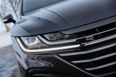 Vinnitsa, Ukrayna - 22 Ocak 2024: Volkswagen Arteon 'un yakın plan ışıkları, parlak tasarım. Yüksek kalite fotoğraf