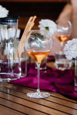 Elegant rose wine glass centerpiece with vibrant decor, perfect for celebrations and fine dining. High quality photo clipart