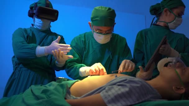 Chirurgi Profesioniști Asistent Care Operează Caz Intervenție Chirurgicală Corpului Toracic — Videoclip de stoc