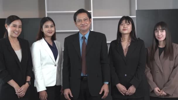 Asiatische Geschäftsleute Stehen Selbstbewusst Asiatisches Team Büro Geschäftsleute Klatschen Die — Stockvideo