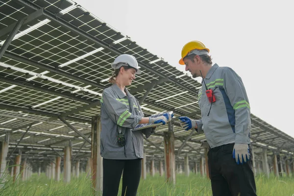Especialistas Reunidos Para Teste Livre Módulo Células Fotovoltaicas Fazenda Solar — Fotografia de Stock