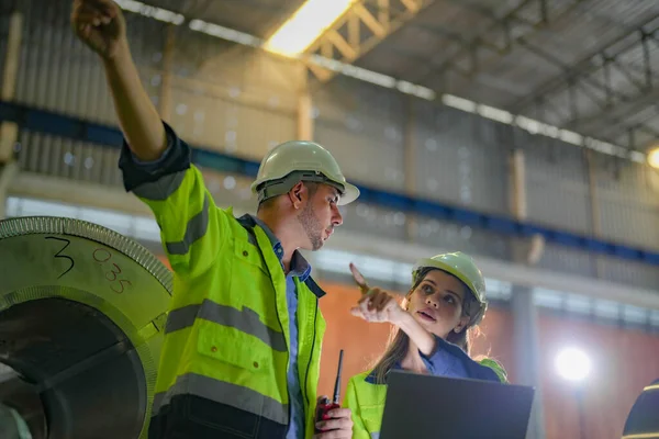 Professional Engineering Workers Walk Check Warehouse Factory Manager Discuss Inspection — Stock Photo, Image