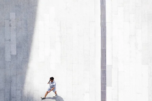 Vrchní Letecký Pohled Člověk Lidé Chodí Chodci Betonu Černou Siluetou — Stock fotografie