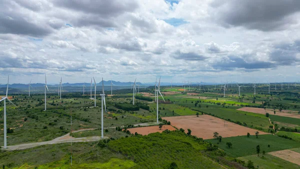 발전기의 바람은 농장에서 에너지를 생산합니다 미래와 변화를 에너지 자원의 가능한 — 스톡 사진