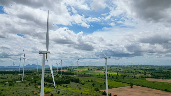 Luchtwind Van Windturbinegeneratoren Produceert Ingewikkelde Energie Het Windmolenpark Technologie Voor — Stockfoto