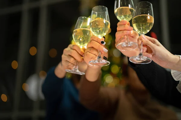 Fermer Les Verres Verres Champagne Cliquetis Avec Éclairage Dîner Avec — Photo