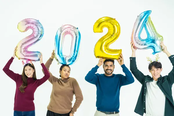 Grupa Osób Posiadających Fantazji Kolor Balony Bańki Numerem 2024 Nowy — Zdjęcie stockowe