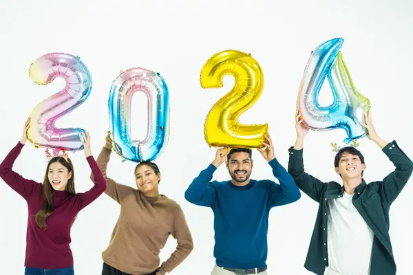 Grupo Pessoas Segurando Fantasia Cor Balões Bolha Número 2024 Para — Fotografia de Stock