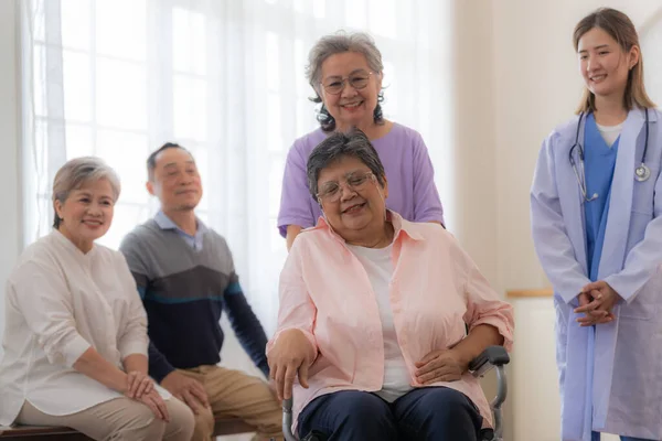 Asian Young Nurse Support Couple Senior Older Woman Wheelchair Elderly — Stock Photo, Image